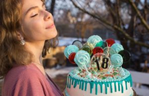 Mať 18 rokov, ešte neznamená, že sa vo svete dospelých nestratíš.