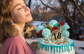 Mať 18 rokov, ešte neznamená, že sa vo svete dospelých nestratíš.