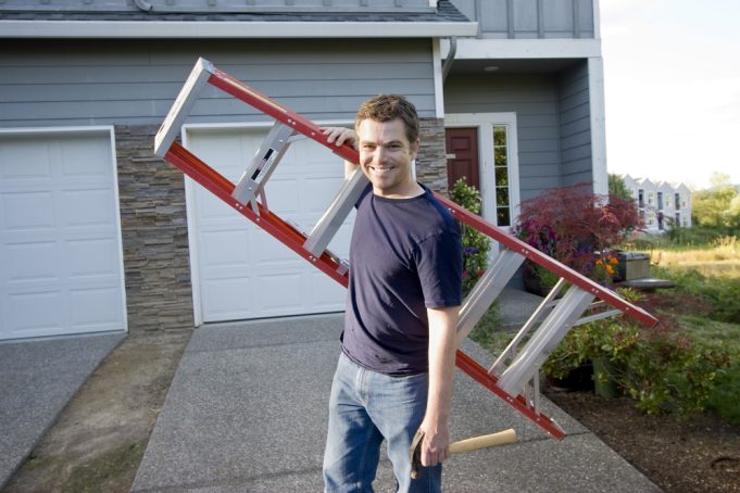 Ako vybrať rebrík pre práce okolo rodinného domu a v záhrade