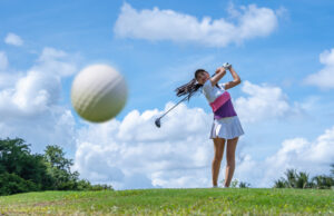 Golfové dámske oblečenie – šaty alebo sukňa s tričkom? Čo je praktickejšie? Golfové dámske oblečenie - šaty alebo sukňa s tričkom? Čo je praktickejšie?