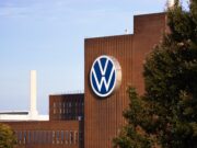 Kríza v automobilovom priemysle: Prepúšťanie a výzvy súčasnosti Automobilový priemysel čelí kríze – prepúšťanie, problémy s dodávkami a nové výzvy. Zistite, čo ohrozuje toto odvetvie a aké sú možné riešenia.