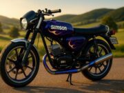 Úpravy Simson S51: Výkon, ktorý cítite na ceste Upravený motocykel Simson S51 pripravený na cestu, zaparkovaný pri garáži