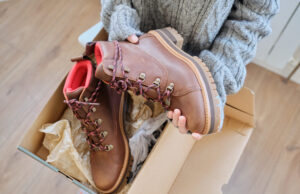 Turistická obuv: ako sa vyhnúť výberu nesprávnej veľkosti? Kontrola voľného miesta (nadmerku) pri skúšaní správnej veľkosti turistickej obuvi.